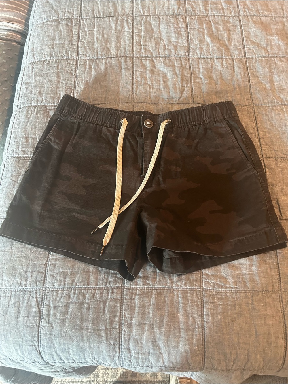 Vuori Women’s Camo Drawstring Shorts - Black